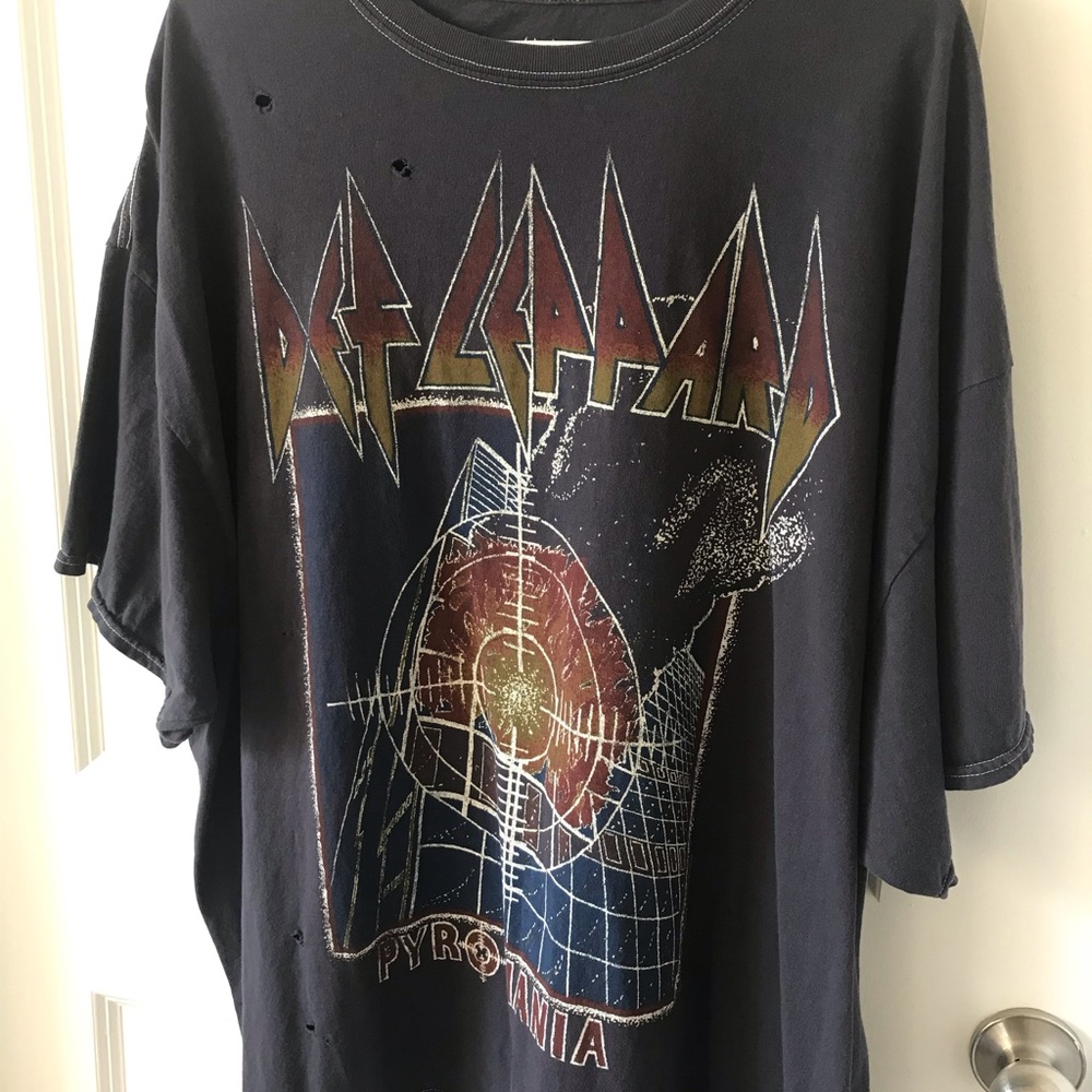 NEW Urban Outfitters Def Leppard T Shirt